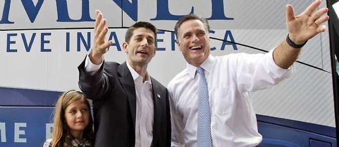 Paul Ryan et Mitt Romney, samedi a Washington.