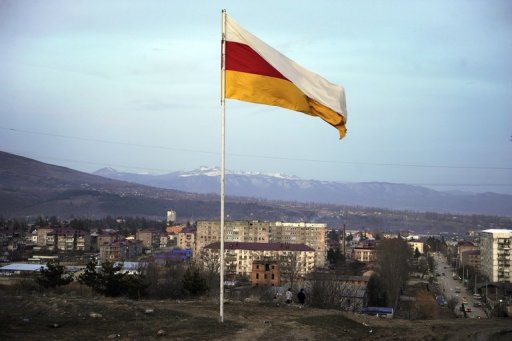 La republique separatiste georgienne pro-russe d'Ossetie du Sud va raser des villages georgiens situes sur son territoire, mais abandonnes par leur population pendant la guerre eclair avec la Russie en 2008, ont rapporte des medias georgiens mercredi.