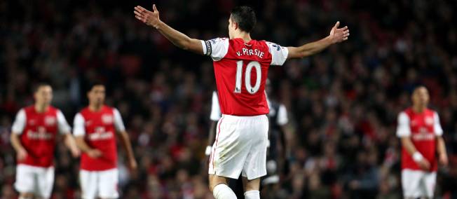 Football - Transfert : Robin van Persie tourne le dos &agrave; Arsenal pour rejoindre Manchester United