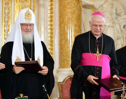 Plusieurs milliers d'orthodoxes polonais ont accueilli a Bialystok, dans l'est de la Pologne, le patriarche de l'Eglise russe Kirill au troisieme jours de sa visite historique en Pologne.