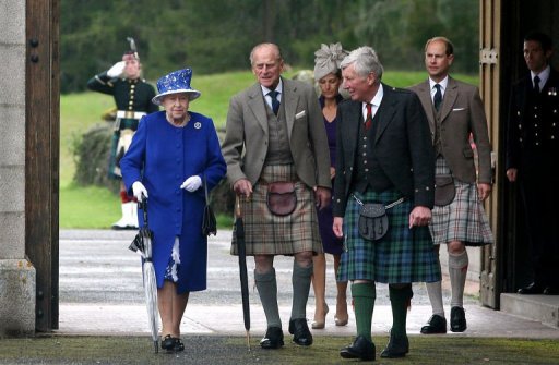 Le prince Philip, epoux de la reine Elizabeth II, a fait dimanche sa premiere apparition publique depuis sa sortie d'hopital le 20 aout.