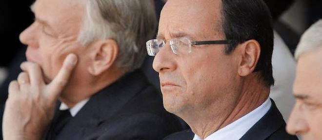 Jean-Marc Ayrault et Francois Hollande assistent le 22 juillet a la commemoration de la rafle du Vel'd'Hiv.