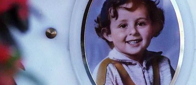 La tombe de Gregory Villemin, noye apres avoir ete ligote le 16 octobre 1984, a l'age de 4 ans.