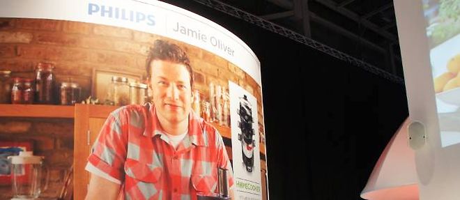 Le chef londonien Jamie Oliver "prete" son image a Philips.