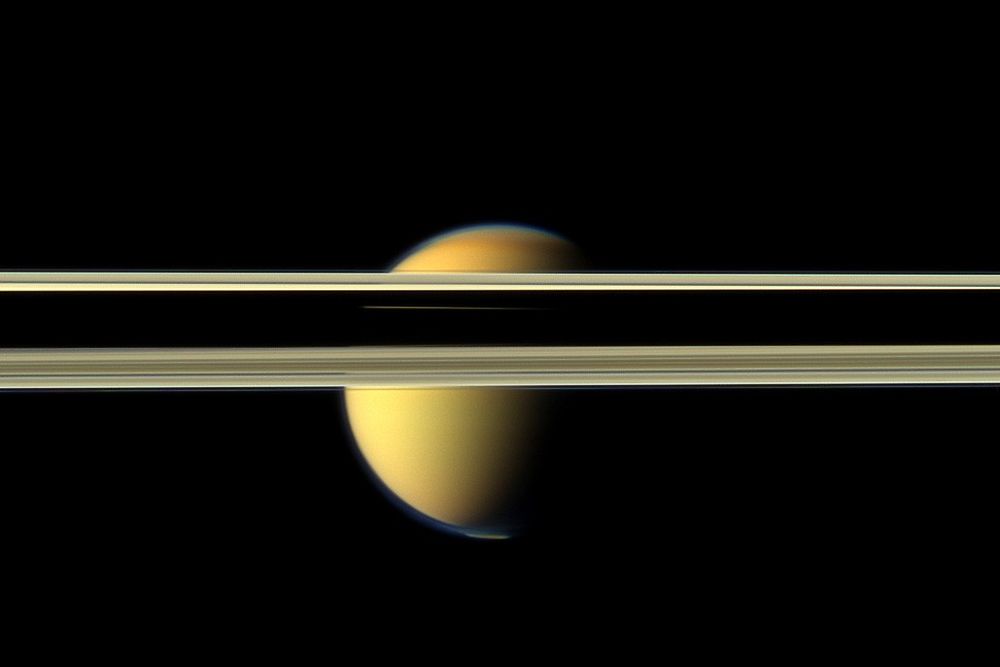 Les Vraies Couleurs De Saturne Et De Titan Revelees Le Point