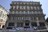 IMAGES EXCLUSIVES. Marseille : le plafond s'effondre dans le bureau du pr&eacute;fet de police