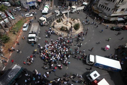 Dimanche, une soixantaine de camions ont bloque les acces du centre de Ramallah pendant plus d'une heure pour denoncer la hausse des prix de l'essence, a constate l'AFP.