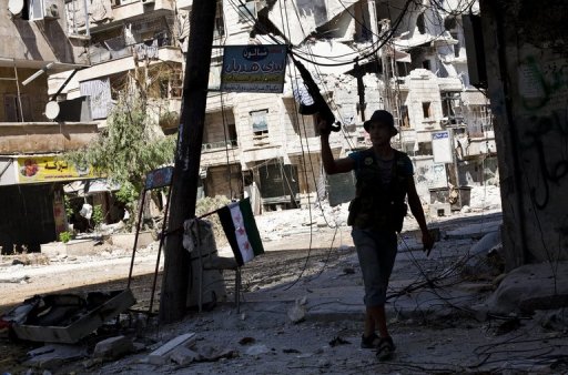 Dix-sept personne ont ete tuees et plus de 40 autres blessees dans un attentat survenu dimanche dans le quartier du stade municipal a Alep (nord), a rapporte l'agence officielle syrienne Sana.