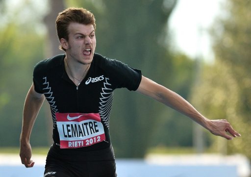 Christophe Lemaitre est reste le maitre face a Jimmy Vicaut, disqualifie pour faux depart, mais le champion d'Europe a termine par un nouveau chrono superieur aux 10 secondes, dimanche pour le 100 m de Rieti.