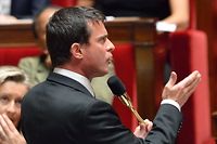 Roms: Valls campe sur sa ligne de &quot;fermet&eacute;&quot; malgr&eacute; les critiques