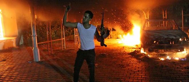 Le groupe salafiste libyen "Ansar el-Charia" a violemment attaque a la roquette, mardi, le consulat americain a Benghazi.