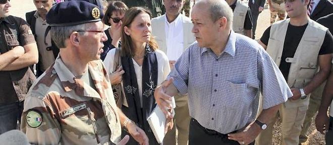 Le ministre de la Defense Jean-Yves Le Drian, en visite en Jordanie, s'est rendu au camp de refugies de Zaatari jeudi 13 septembre.