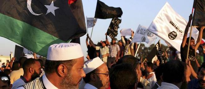 Plusieurs manifestations pacifiques ont ete organisees a Benghazi contre les milices armees, dix jours apres l'attaque du consulat americain.