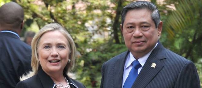 Le president indonesien Susilo Bambang Yudhoyono a rencontre Hillary Clinton a la veille de l'assemblee generale de l'ONU qui s'ouvre mardi a New York.