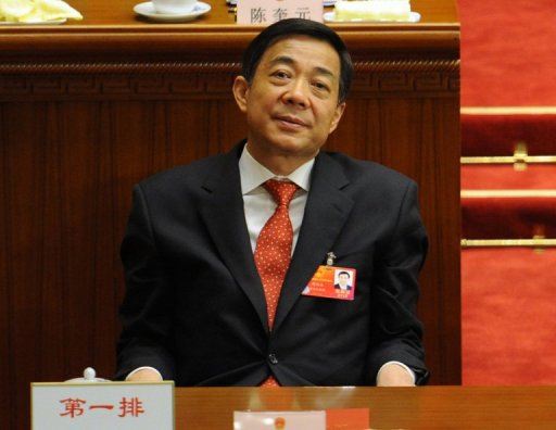 Le dirigeant chinois Bo Xilai, ex-membre du Bureau politique du parti communiste chinois (PCC), a ete exclu de ses rangs et sera juge, selon l'agence officielle Chine Nouvelle qui a annonce en meme temps vendredi l'ouverture du XVIII congres du PCC pour le 8 novembre.