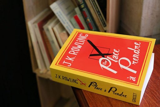 C'est le livre le plus secret de l'annee et celui que tout le monde attendait: le premier roman de l'ere post-Harry Potter de J.K. Rowling, "Une place a prendre", est paru vendredi en France, aureole du triomphe de la saga du petit sorcier vendue a plus de 450 millions d'exemplaires.