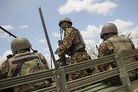 Les soldats somaliens et k&eacute;nyans entrent dans Kismayo d&eacute;sert&eacute; par les shebab