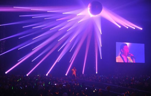 Le chanteur de pop coreen Psy, dont le tube decale et humoristique "Gangnam Style" a enflamme les charts mondiaux, devait donner jeudi soir a Seoul un grand concert gratuit retransmis en direct sur YouTube pour ses fans du monde entier.