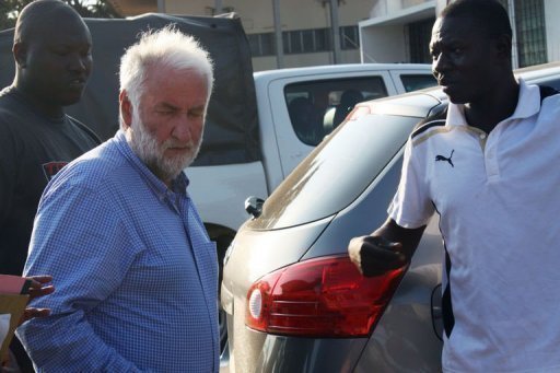 L'avocat de Loik Le Floch-Prigent, inculpe et incarcere au Togo pour complicite d'escroquerie, s'est inquiete jeudi de l'etat de sante "extreme" de son client, s'appuyant sur l'attestation alarmiste d'un professeur de medecine pour demander son rapatriement en France.
