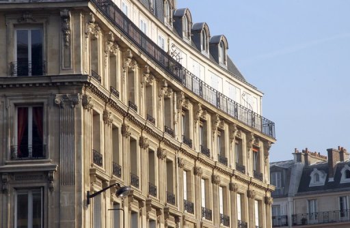 Le marche francais de l'immobilier de luxe voit affluer nombre de nouveaux biens dont les riches proprietaires veulent se defaire avant de partir a l'etranger pour echapper au durcissement de la fiscalite en France.