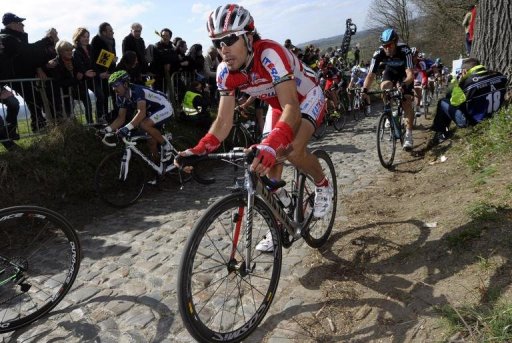 L'Espagnol Oscar Freire, champion du monde a trois reprises (1999, 2001, 2004) durant sa carriere, a remise son velo, a-t-on appris aupres jeudi de son equipe Katusha qui a confirme son absence dimanche a Paris-Tours.