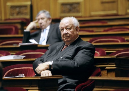Les senateurs UMP ont decide de se retirer des etats generaux des collectivites et de ne pas participer, vendredi, a la derniere journee de cette manifestation a la Sorbonne, a annonce jeudi a l'AFP leur chef de file, Jean-Claude Gaudin.