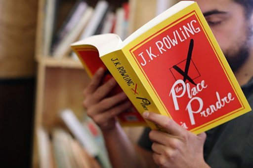 Le premier roman pour adultes de J.K. Rowling, "Une place a prendre", s'est vendu en trois jours a 33.500 exemplaires en France, apres un demarrage un peu timide lors de sa sortie le 28 septembre, et prend la tete du classement Romans Ipsos/Livres Hebdo de la semaine.