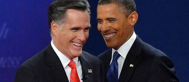 Mitt Romney (a gauche) et Barack Obama lors de leur premier debat pour l'election presidentielle americaine.