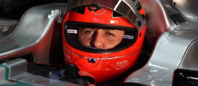 Michael Schumacher ote son casque definitivement en F1 apres la fin de la saison 2012.