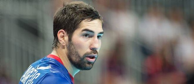 La star du handball francais, Nikola Karabatic, a ete mise en examen et "mis(e) au chomage" mardi soir, a Montpellier.