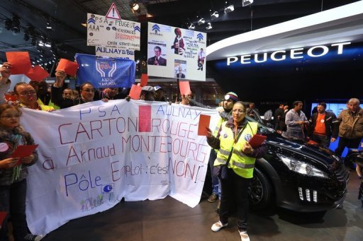 Des representants syndicaux de l'usine PSA d'Aulnay-sous-Bois (Seine-Saint-Denis), qui doit fermer en 2014, rencontreront Arnaud Montebourg, ministre du Redressement productif, samedi matin au Salon de l'automobile a Paris.