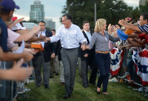 Mitt Romney, qui etait samedi en Floride, ou il prepare notamment le prochain debat televise qui l'opposera a Barack Obama le 16 octobre, avait quant a lui denonce des chiffres ne refletant pas "une vraie reprise".