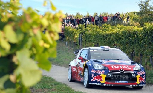 Le Francais Sebastien Loeb, en tete du rallye de France, 11e manche du Championnat WRC, n'etait plus qu'a vingt-quatre heures et six speciales de son 9e titre mondial au soir de la 3e journee, samedi a Strasbourg, en Alsace.