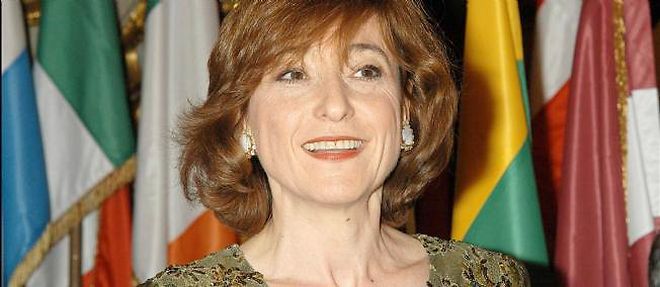 Noelle Lenoir a ete ministre des Affaires europeennes entre 2002 et 2004 dans le gouvernement de Jean-Pierre Raffarin.