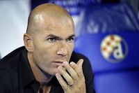 Zin&eacute;dine Zidane &quot;touch&eacute;&quot; par l'accueil populaire re&ccedil;u au Mali
