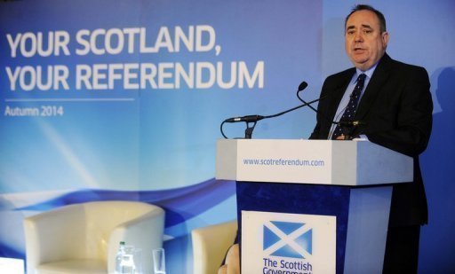 Apres des mois de laborieuses tractations, le chef du gouvernement devait rencontrer a la mi-journee sur ses terres le dirigeant ecossais nationaliste Alex Salmond pour approuver les modalites de cette consultation.