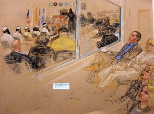 Les accuses du 11-Septembre ont comparu lundi devant la justice militaire d'exception a Guantanamo, qui doit determiner si le secret qui plane sur leurs declarations, portant notamment sur les tortures qu'ils disent avoir subies, doit etre leve.