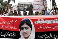 Pakistan: les tirs sur Malala sont une &quot;attaque contre toutes les filles&quot;, selon le pr&eacute;sident