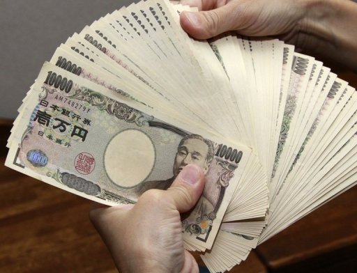 Des ouvriers japonais ont eu la surprise de decouvrir l'equivalent de 250.000 euros en billets nippons sous le plancher d'une maison vide qu'ils allaient detruire.