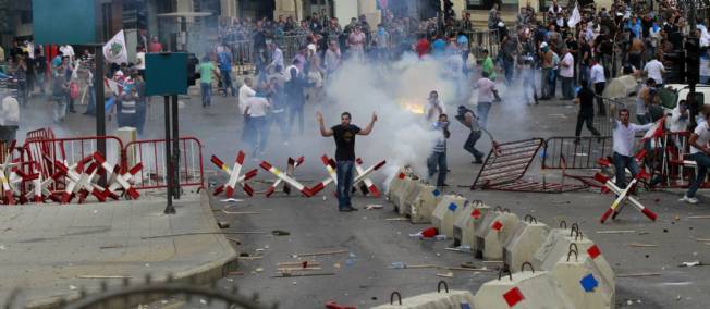 Beyrouth : violente manifestation contre le gouvernement aux obs&egrave;ques d'Hassan