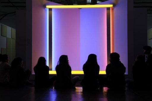 Le deuxieme voyage du Centre Pompidou Mobile a travers la France a commence mercredi a Libourne (Gironde) avec un accrochage d'oeuvres majeures de la collection du musee autour de "Cercles et Carres", aux sources de l'art moderne et contemporain