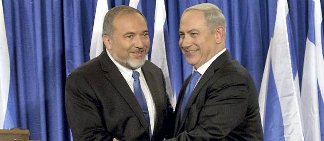 L'annonce conjointe par Benyamin Netanyahou et Avigdor Lieberman jeudi soir que leurs deux partis feraient liste commune a ete qualifiee de "big bang de la droite" par la presse israelienne vendredi.