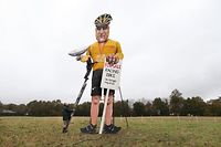 Une effigie de Lance Armstrong br&ucirc;l&eacute;e samedi dans le sud de l'Angleterre