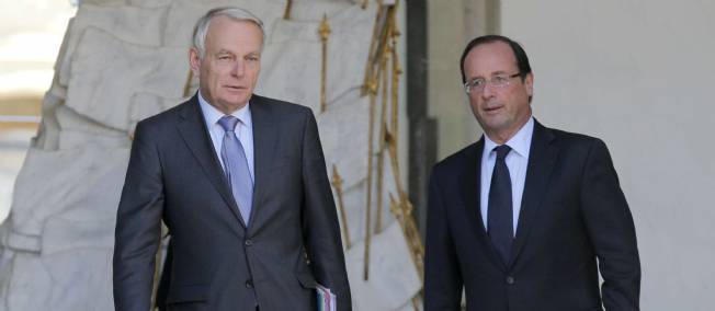 Fort recul des cotes de confiance de Hollande et d'Ayrault (TNS Sofres)