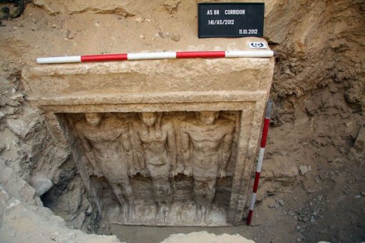Le ministre des Antiquites egyptien Mohamed Ibrahim a annonce vendredi la decouverte de la tombe d'une princesse pharaonique datant de la Veme dynastie (2500 ans avant J-C) dans la region d'Abou Sir, a 25 kilometres au sud du Caire.