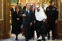Hollande plaide pour un gouvernement de transition en Syrie et soutient le Liban
