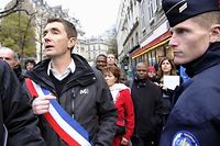 Valls rend  visite au maire de Sevran en gr&egrave;ve de la faim devant l'Assembl&eacute;e