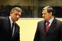 Ante Gotovina, à gauche, et Mladen Markac (à droite), au Tribunal Pénal International pour l'ex-Yougoslavie à La Haye. ©BAS CZERWINSKI / POOL / AFP