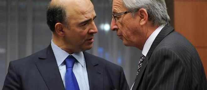 Pierre Moscovici et Jean-Claude Juncker, mardi soir a Bruxelles.
