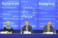 Christine Lagarde, Jean-Claude Juncker, le président de l'Eurogroupe et Oli Rehn, le commissaire européen aux affaires économiques, lors de leur conférence de presse, à l'issue de l'Eurogroupe lundi dans la nuit. ©JOCK FIST